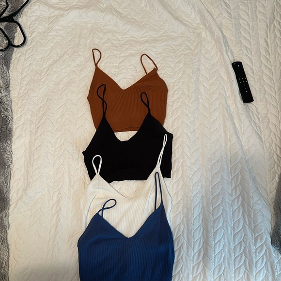 SHEIN Tops - Small 4 pack crop tanks